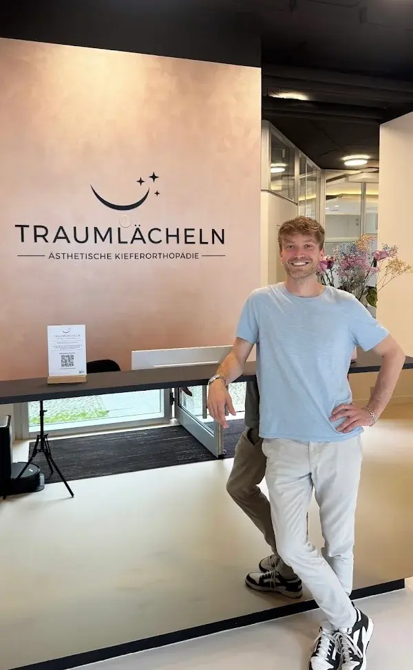 Traumlächeln Berlin – Kieferorthopäde Dr. Felix Schneiderhan