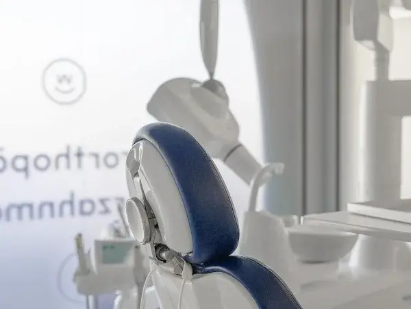 Zahnarzt & Implantate Wunschlachen - Zahnarzt in Berlin Reinickendorf