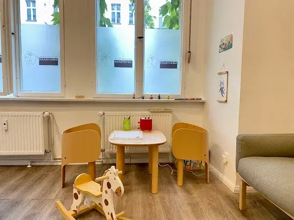 Zahnarztpraxis Dr. Monzer Solyman, MSc | Familien- und Kinderzahnarzt in Prenzlauer Berg