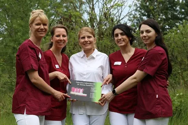 Zahnschön Zahnarztpraxis am Prerower Platz | Zahnarzt & Kinderzahnarzt Hohenschönhausen